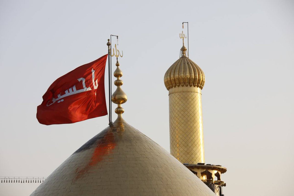اخر اللقطات للراية الحمراء قبل استبدالها براية الحزن السوداء
 #وفاء_للحسين