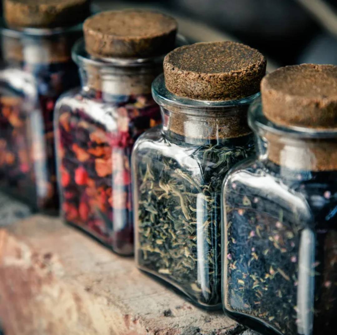 MuscleCalm's tweet image. 🌱What's your favorite herb to use?🍃

🥣From cooking to aromatherapy, herbs are the best 💕

My favorites include:
🌼Chamomile 🌰Ginger 
🌾Mullein 🌿Rosemary

▫️

▫️

▫️

▫️

▫️

▫️

▫️

▫️

▫️

▫️

▫️
🌊#CapeCod ⚓#WellnessWorks 🌊
#OldCape #OldCapeApothecary #MuscleCalm #Herbs