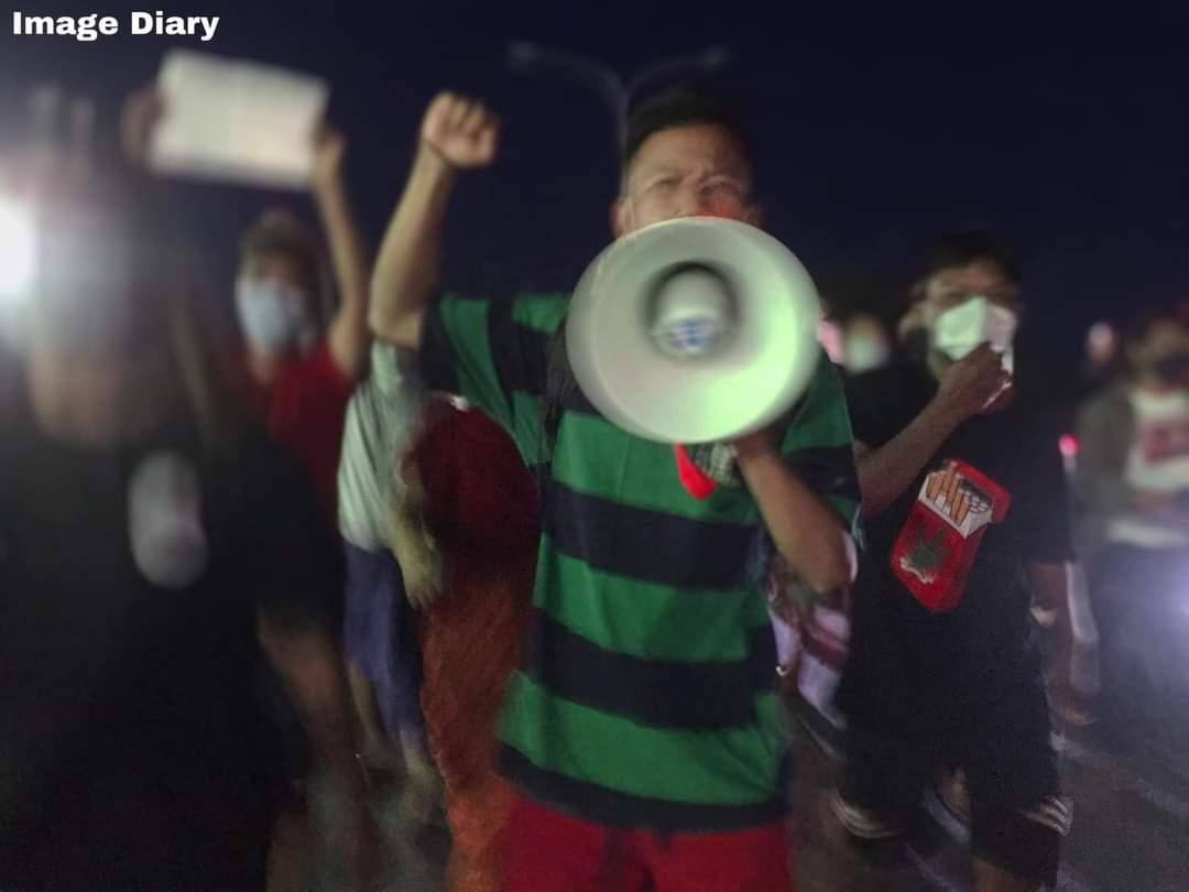 MyaHninMyanmar's tweet photo. The Mandalay Coalition strikes at #Mandalay and staged a night protest, calling for the immediate overthrow of the dictatorship. #HearMyanmarYouths #Aug9Coup  #WhatsHappeningInMyanmar https://t.co/xJyY9ITRvq