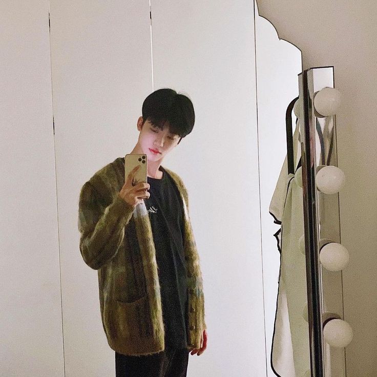 gogojejee's tweet photo. "Who is that boy I see
Staring straight back at me?
When will my reflection show
Who I am inside?" - @xtina

#JENO #JAEMIN #nomin #NCTzenSelcaDay #NCTDreamdiWIBTVSHOW #NCTDREAM #NCT재민 #NCTDREAM_HelloFuture #fanboy #NCT @NCTsmtown_DREAM @NCTsmtown https://t.co/8X5T76og7i