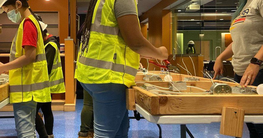 Check out these great photos from IBEW Local 98's 'Women in Construction Camp,' a program created to recruit more women in to the electrical trades! phillyvoice.com/ibew-local-98-…