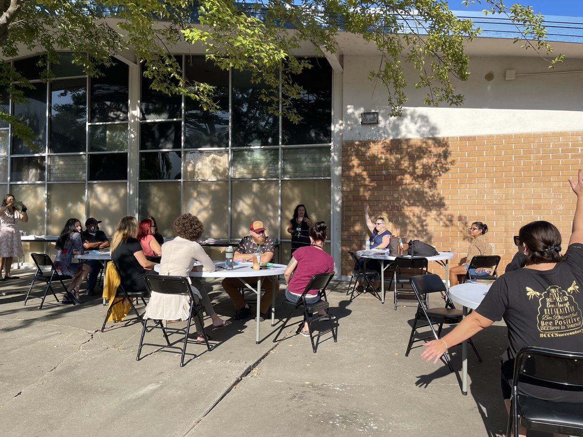 CCCS_School's tweet photo. Catching up and starting our morning with Good Things! @IHeartCKH #gcccharters #cccsk8 #bebrave #CCCSPhoenix #RiseUp #Ubuntu #LetsGetCurious https://t.co/gw0FrX8v4d