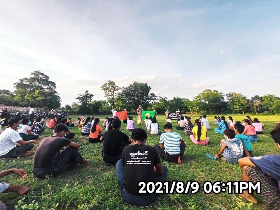 MyaHninMyanmar's tweet photo. On August 9,the people of Myaing Basic Education General Strike Committee and the people of the West District continued the demonstration chanting slogans against the military dictatorship. #HearMyanmarYouths #Aug9Coup  #WhatsHappeningInMyanmar https://t.co/erMo5FJcd5