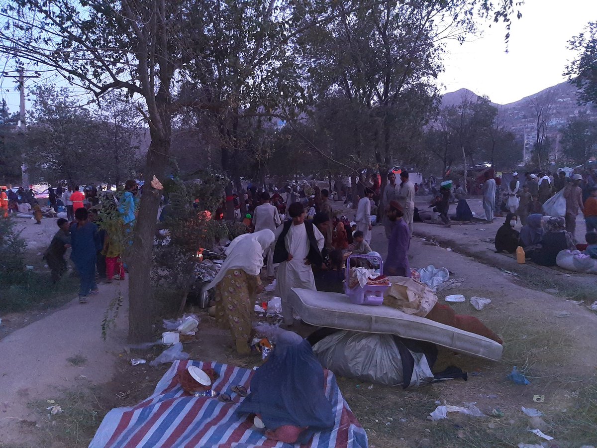 Painful scenes in streets of #Kabul.

Thousands of families have sought refuge in the north of the city after fleeing from war in #Takhar &amp; #Kunduz provinces.

War is ugly.