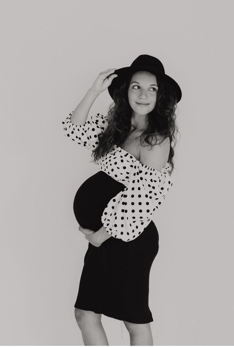 rearea_10's tweet photo. 7 days till our sweet girl is here! 💕 @sir_lancelott3 https://t.co/BxOOtAve4j