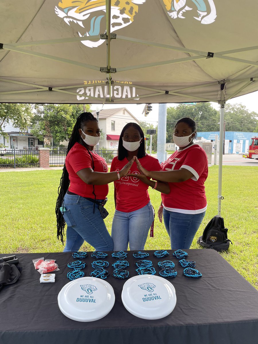 omicronbeta_dst's tweet photo. We pride ourselves in community service! The Visionary Omicron Beta chapter hit the ground running in working hard this past month, making our presence known in the community the safe way! ❤️🤍 Sisterhood, Scholarship, and Service. https://t.co/2Ky4rUKMz6