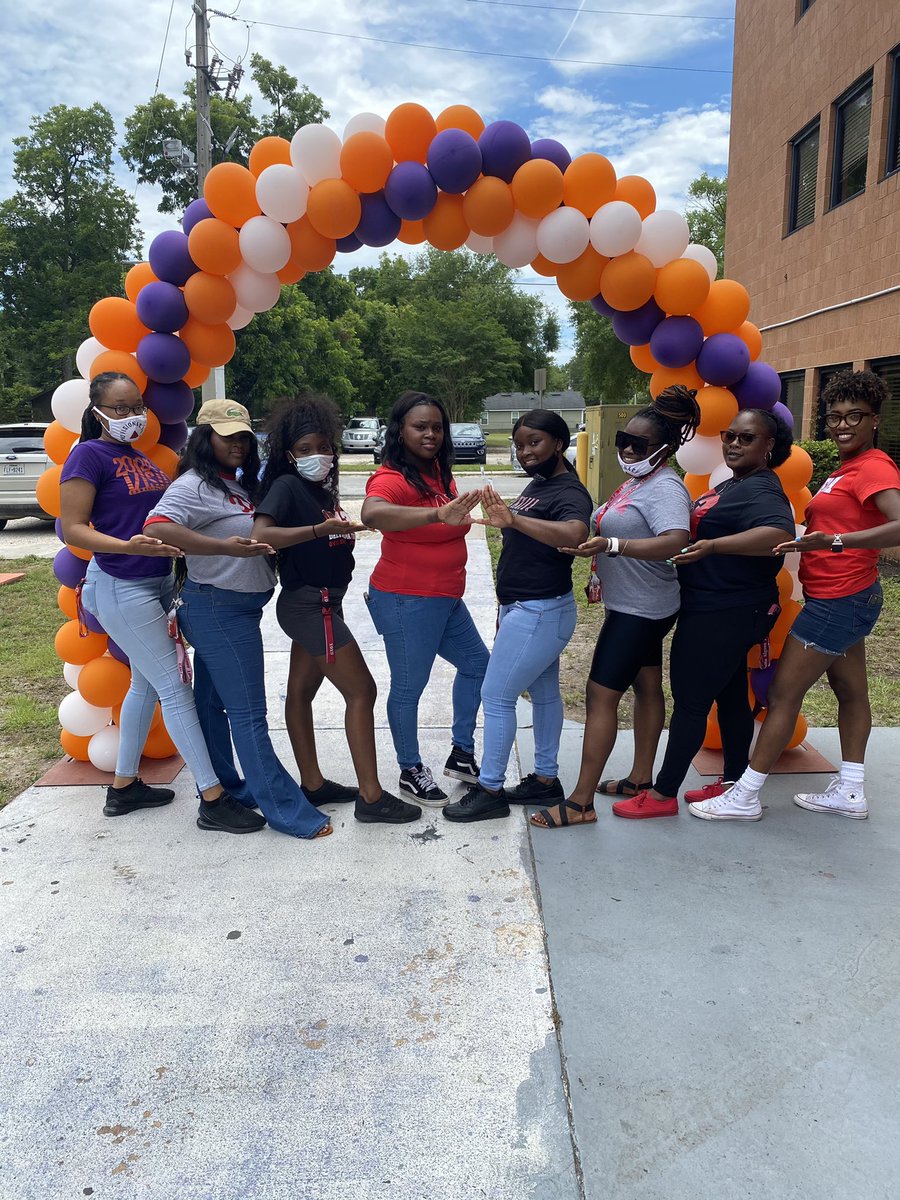 omicronbeta_dst's tweet photo. We pride ourselves in community service! The Visionary Omicron Beta chapter hit the ground running in working hard this past month, making our presence known in the community the safe way! ❤️🤍 Sisterhood, Scholarship, and Service. https://t.co/2Ky4rUKMz6