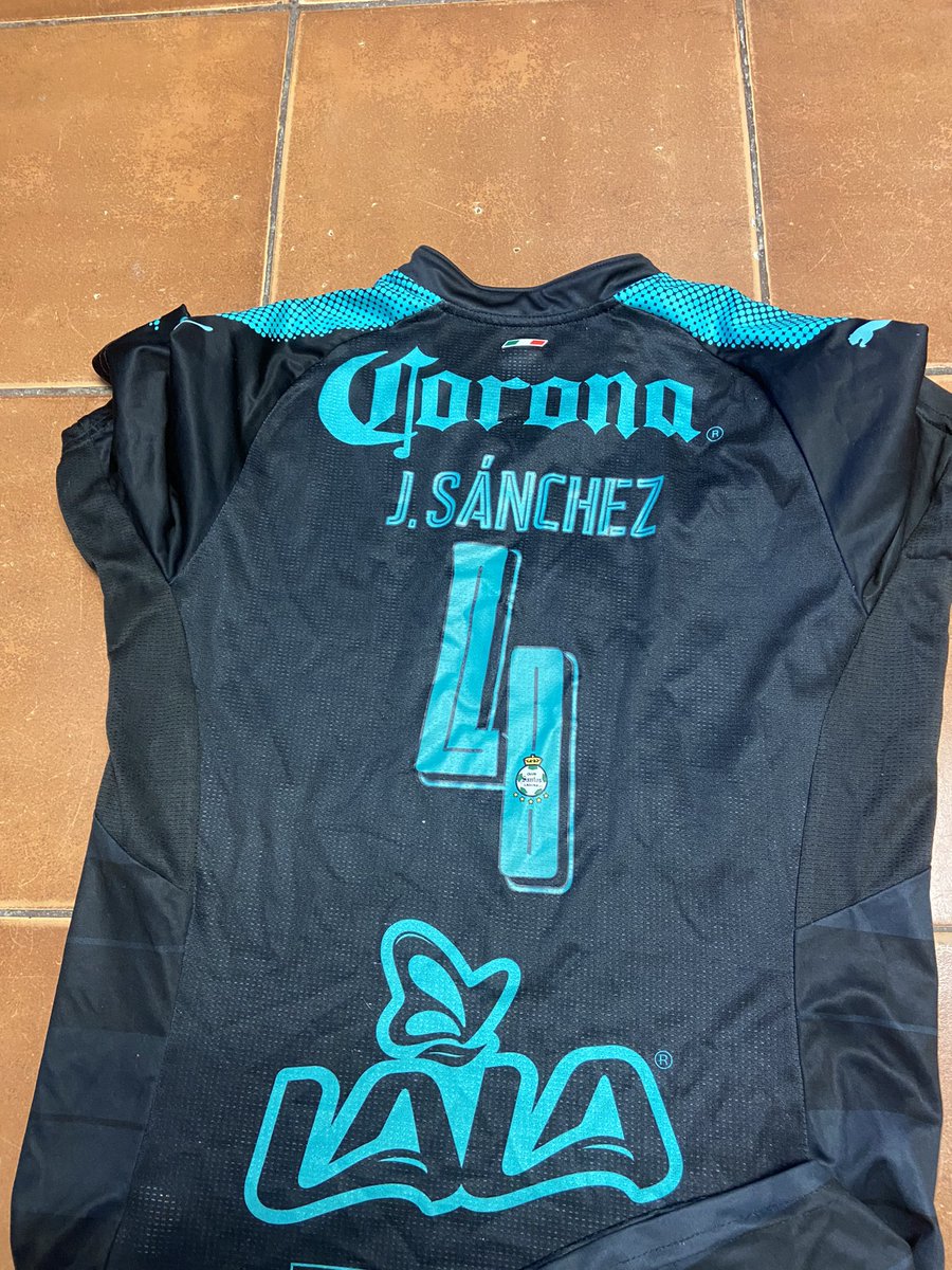 josepue19832123's tweet photo. @MauriceCollier  ando buen quebrado de lana y quisiera rifar o vender estas piezas de @ClubSantos  no sé si me ayude a rifarlas o ya con un RT de usted pueda llegar a verlas algún interesado Gracias . #laguneroprimero https://t.co/pfAIXRx2tJ