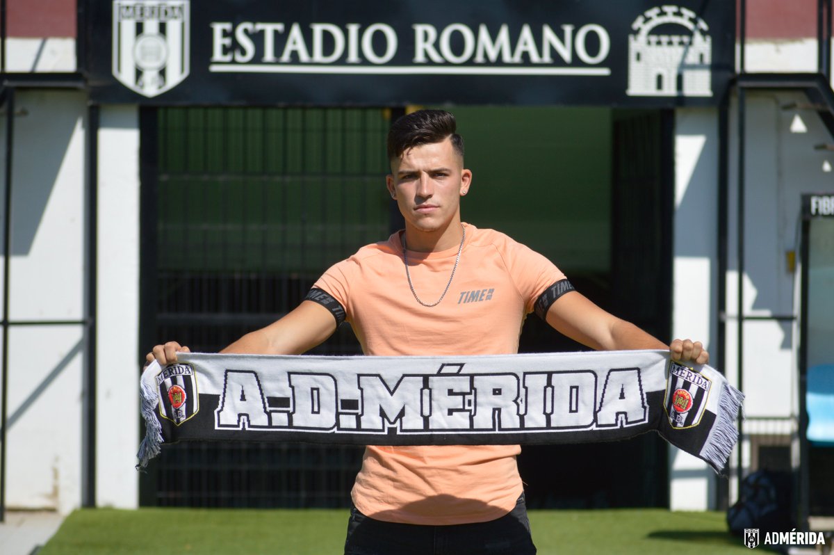 📸 Trabajo y sacrificio para el centro del campo del filial

🗣️ ¡A por todas Marckus! 💪🏽

#MéridaPromesasNuevaCiudad ⚪️⚫️