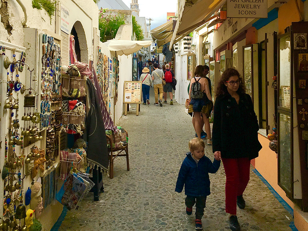 NGTIndia's tweet photo. For today's #DailyShot, Shravan Muralidhar frames #Santorini’s canopied open markets, whose shops, lined one after the other, are adorned with handmade artifacts. Send us your entries for our ongoing theme #IconicMarkets, on contest@natgeotraveller.in. https://t.co/4liDsig3YF
