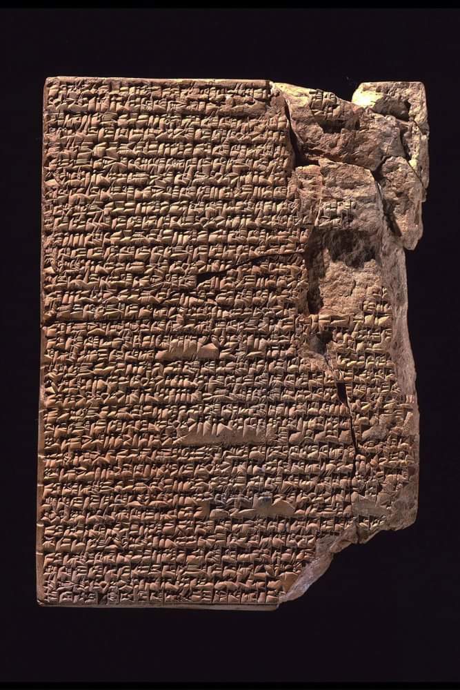 archeohistories's tweet photo. A 3770 year old Babylonian clay tablet written in Akkadian, containing the oldest known cooking recipes. The tablet includes 25 recipes for stews, 21 meat stews and 4 vegetable stews.

Yale University Library.

#archaeohistories https://t.co/gKc50tUkm8