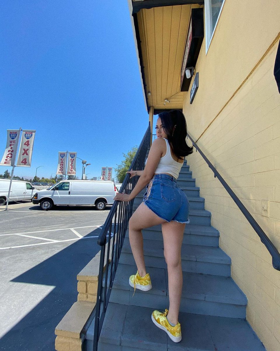 sourcejvillegas's tweet photo. jasminevillegas: We outsideeeeee ☀️
@sheinofficial
Use code “Villegas15”
Product ID:

2333448
2707502
2769187
#Shein #SHEINgals
HMU: @makeupbyyeya (via IG) #jvupdates https://t.co/Iog0oBhiNX