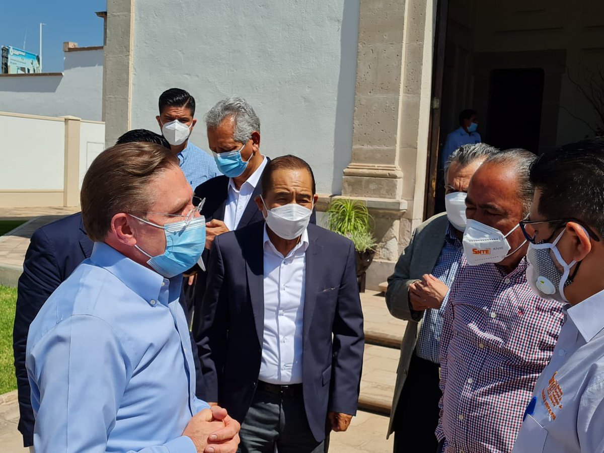 SECCION35_SNTE's tweet photo. El Profr. @JFernandoMora35 en compañía del Profr. Francisco González Mena y los secretarios generales de las secciones hermanas 12 y 44 @jobernach @LORENZOSALAZARL del Estado de Durango, en reunión de trabajo con el gobernador @AispuroDurango               https://t.co/fhxD9h4HeP https://t.co/eyQu8kwv9L