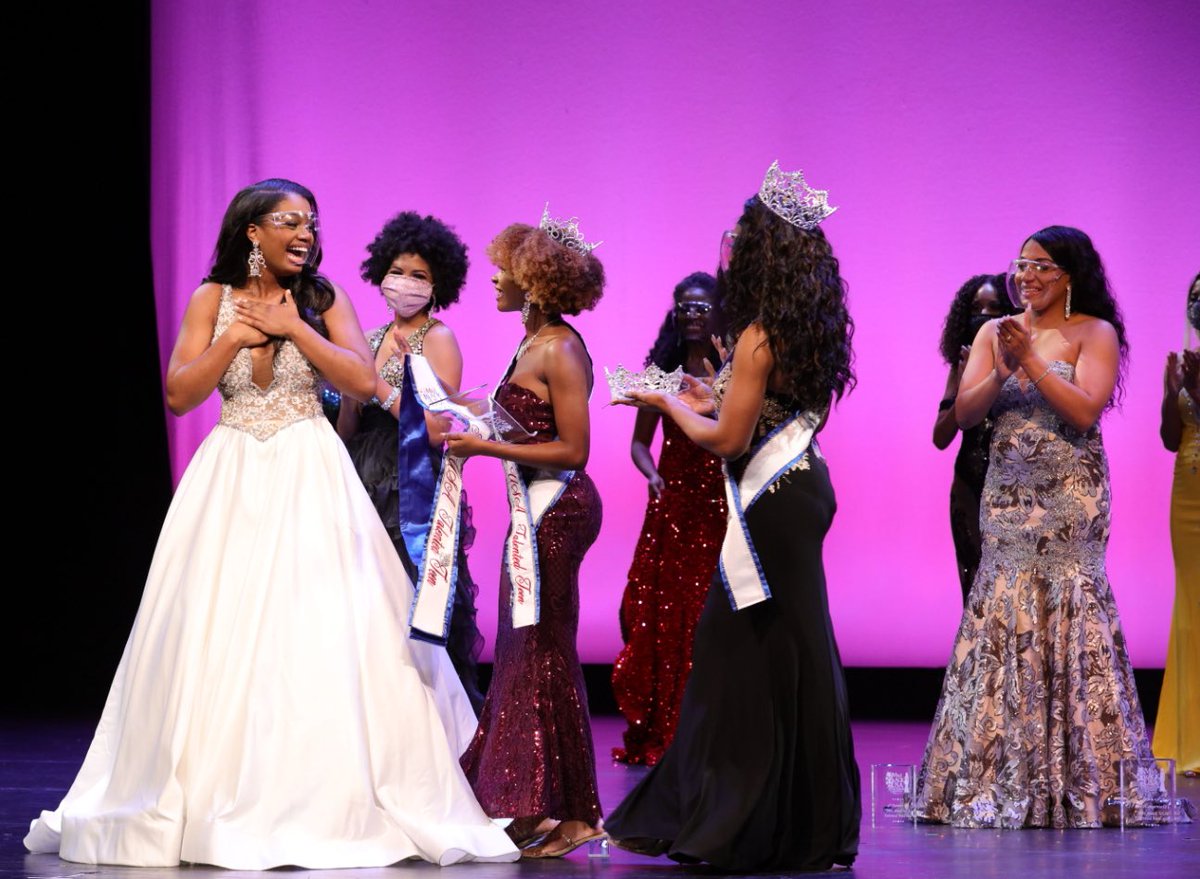 STEMQueenDE's tweet photo. Beyond excited to announce that I am #MissBlackUSATalentedTeen 2021! God’s timing is always right 🙏🏾 I can’t believe I get to serve the entire #USA 🇺🇸! So proud to say that I’m the 1st person from #DE to win nationals! I cannot wait to embark on this new journey 👸🏾!! • #inWilm https://t.co/7uXEMtFMi6