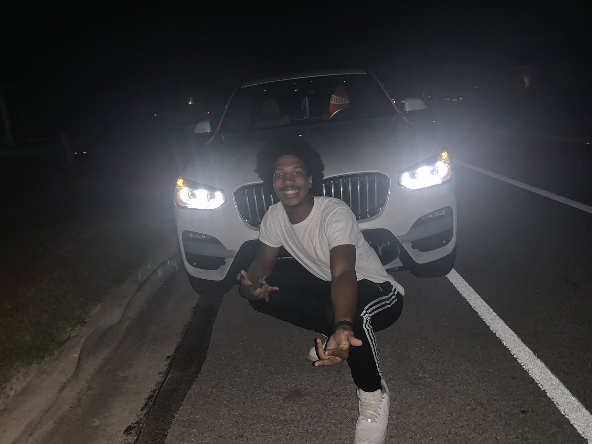 Astronautkid369's tweet photo. @Felishaaaaa__ I just got a brand new White 2021 BMW X3 Sdrive30i with 23 miles starting on the car after knowing that I was guaranteed getting paid minimum $2k weekly with a 2.0% interest rate mind you I’m 21 and financed the car by myself as well #BlackExcellence #nocosigner https://t.co/B4bLhB14fP