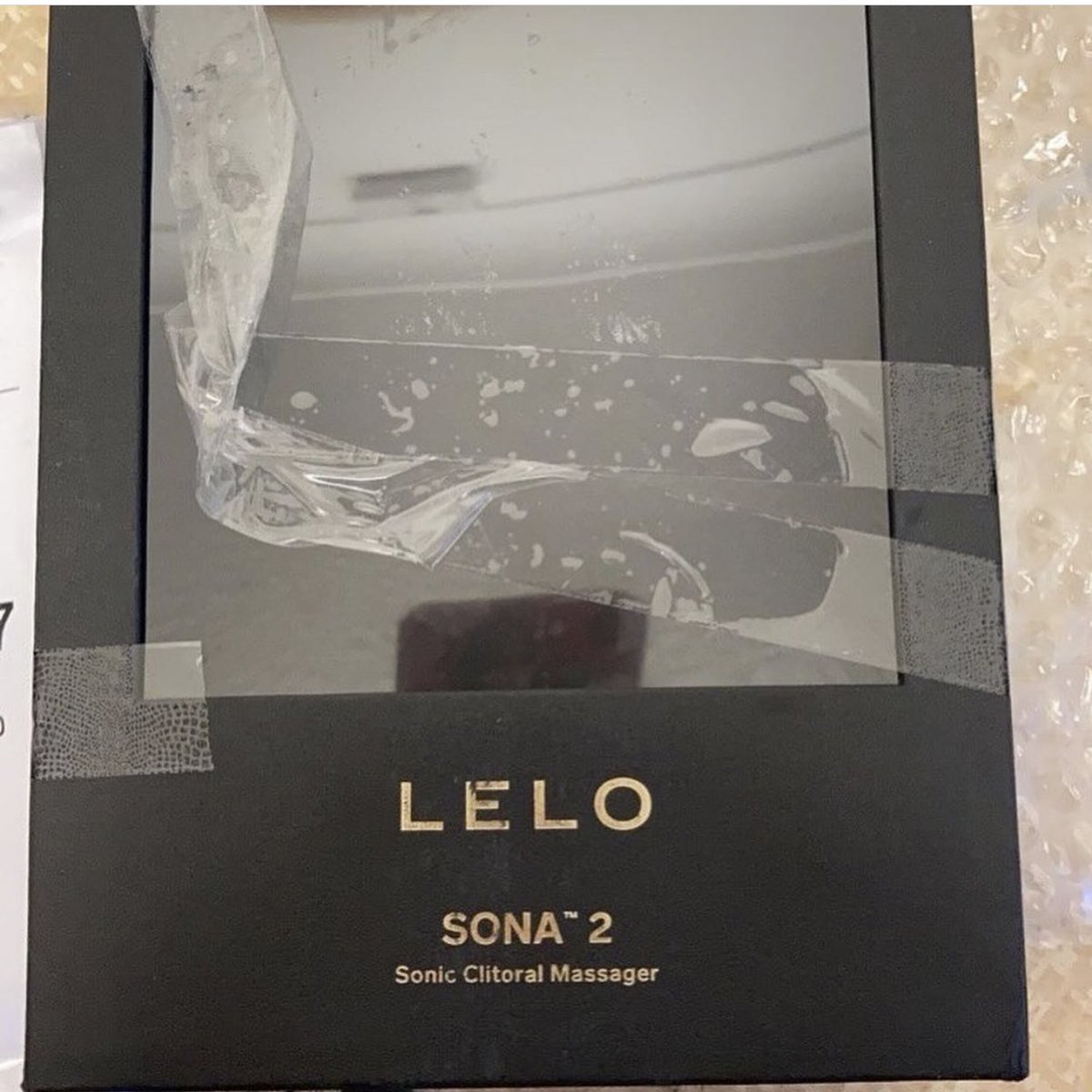 dmdramaa's tweet photo. someone sent off their depop item in a dildo box lol https://t.co/QthSsj2ze5