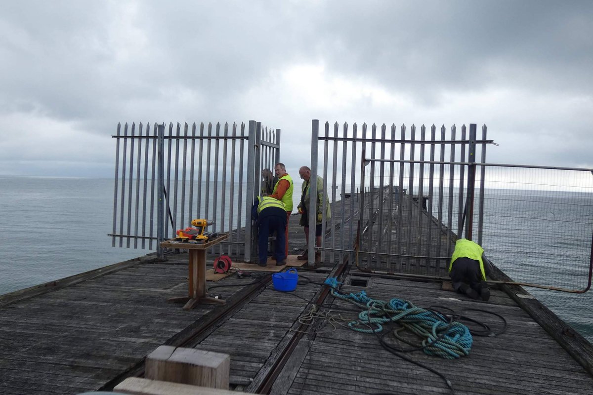 QPRT11's tweet photo. The marvelous Heavy Gang have been busy taking down the security fence between Phase 1 (Bays 1-3) and Phase 2 (Bays 4-8) in preparation for the stripping out of Bay 4. https://t.co/BIMRurDt2r