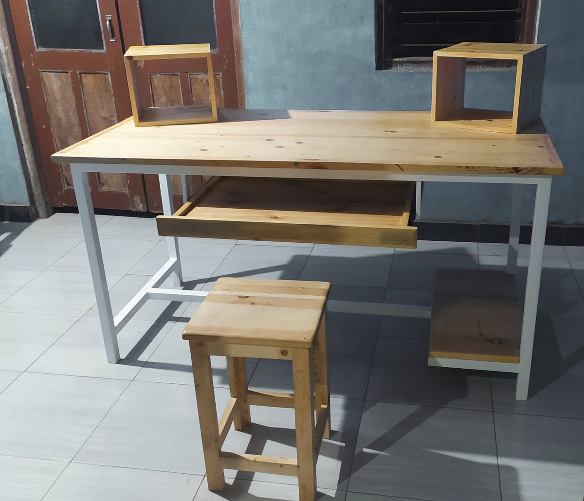 WahyuWib___'s tweet photo. Kalo tukang, ini kelar seminggu.. #recordingtable #Diy #handmade https://t.co/QNniuPxEU8