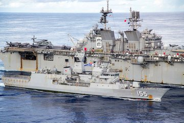 seawaves_mag's tweet photo. RAN photos by LSIS Ernesto Sanchez during the #LargeScaleGlobalExercise2021 in the Western Pacific. https://t.co/XQ83qf7axc
