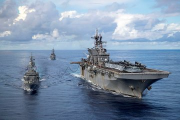 seawaves_mag's tweet photo. RAN photos by LSIS Ernesto Sanchez during the #LargeScaleGlobalExercise2021 in the Western Pacific. https://t.co/XQ83qf7axc