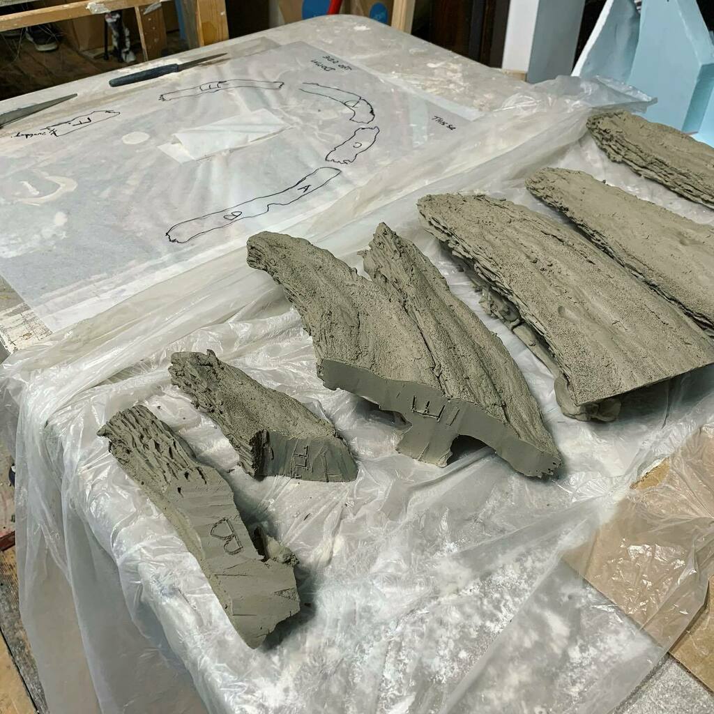 Dismembering a very big sculpture today 😱 instagr.am/p/CSXLbDgIsJq/