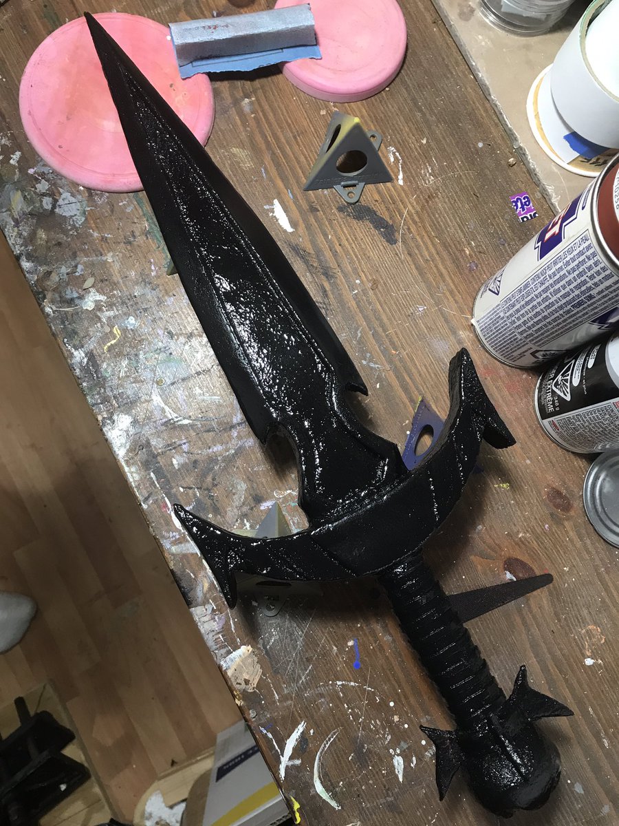 Looking good
To hot today spray sealer is still tacky
#skyrim #cosplay #prop #propweapon