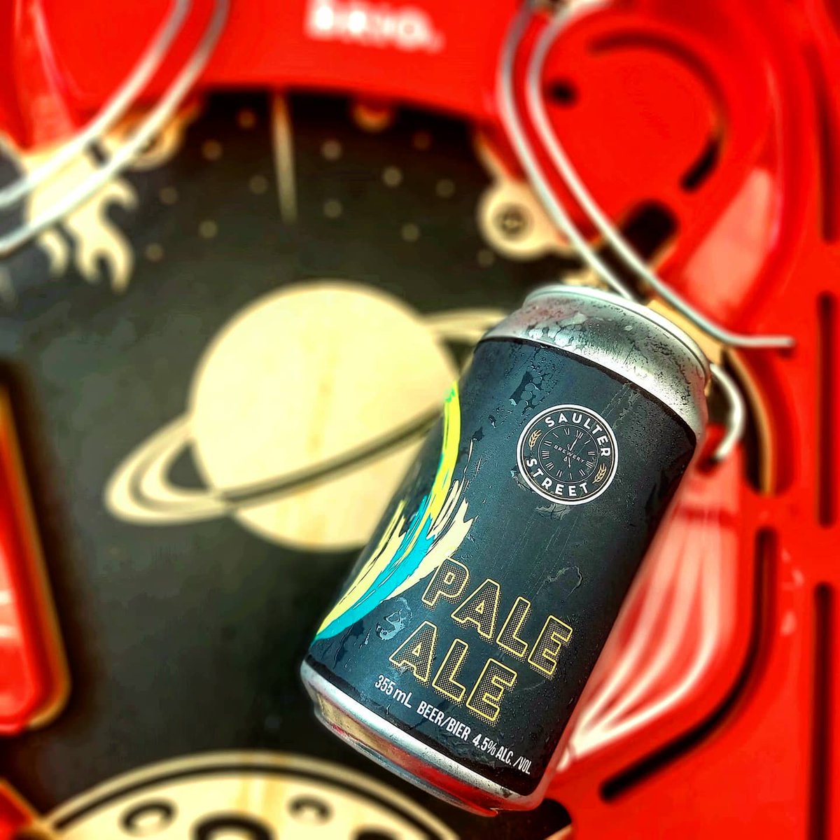 "We used a bunch of hops and yeast that we've never used before just to see what would happen" 

Saulter Sessions Series: PALE ALE double dry hopped using 2 varieties of South African Hops. 

Available now! Online and instore. On draft soon! 🍻🙌