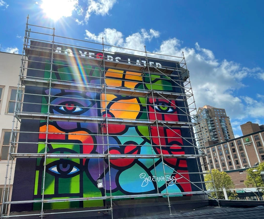 JoeAverageArt's tweet photo. the painting is finished!
Now we just wait for the scaffolding to come down! #vanmuralfestival #JoeAverage #JoeAverageArt #GranvilleStreet #HelmekenStreet #40YearsLater https://t.co/Cs0rpZOFwQ