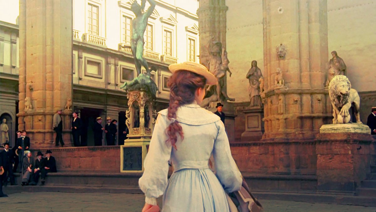 sulromanzo's tweet photo. Nel 1985 James Ivory, con la sceneggiatura di Ruth Prawer Jhabvala, porta al cinema «Camera con vista» di E.M. Foster, affidando a Helena Bonham Carter e Julian Sands i ruoli di Lucy e George. Nel cast Maggie Smith e Denholm Elliott.
Che ne pensate del film? 
#LibriAlCinema https://t.co/ofOoLaDQMf