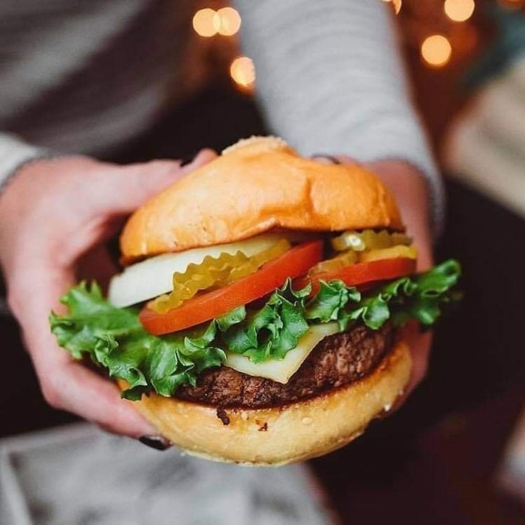 Fuddruckers tweet media