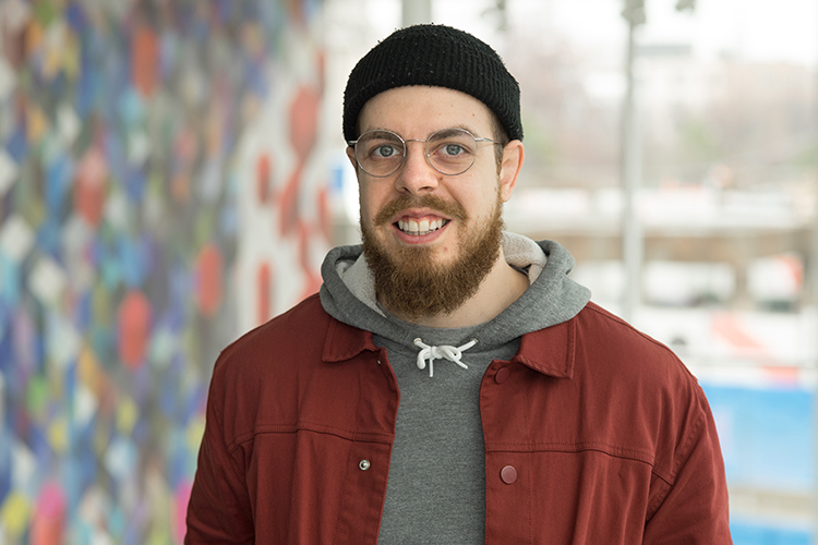 ParolePatient's tweet image. Portrait inspirant d'Olivier Fortin, membre de notre Chaire, et de son parcours de patient à assistant de recherche dans le cadre de l'étude randomisée PAROLE-CEVARMU, qui documente et évalue l'impact des interventions des #patientsressources buff.ly/3jCRc1S @MP2_ @CRCHUM