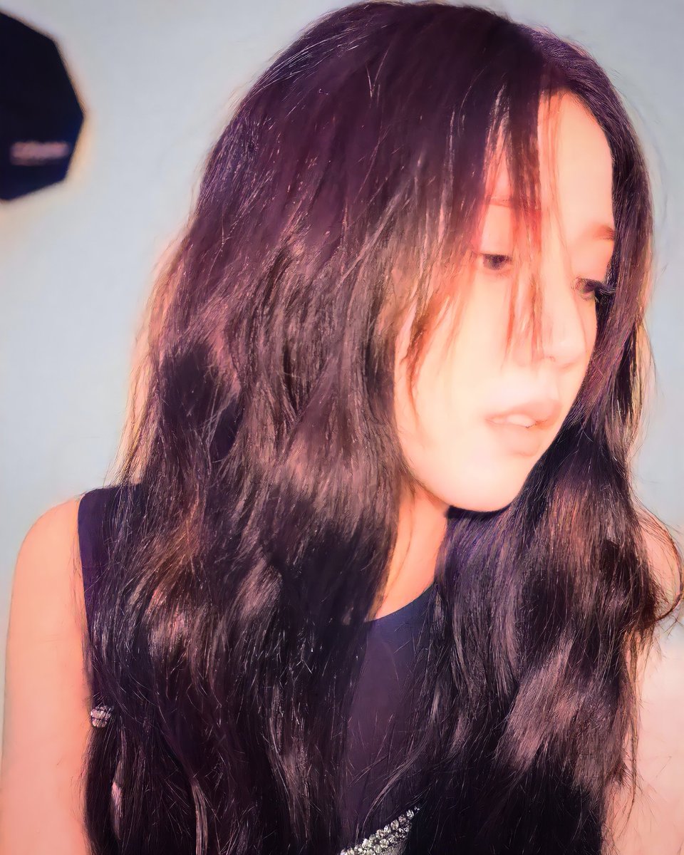 blinkonficial's tweet photo. [210802 Jisoo's WEVERSE Update]

Caption : 뇽안뇽안 위버스!  
뇽안뇽안 블링크!
사진이 없어서 뭘 올려야 하지 고민하니까 리사가 아끼는 사진이라면서 한 장 줬어요! ㅎㅎ
고마워 리리 
울 블링크 위버스에서도 많은 추억 만들쟈🤍
사랑해💟

#BLACKPINK #BLINK #JISOO #지수 @BLACKPINK https://t.co/ftUx2oIlyx