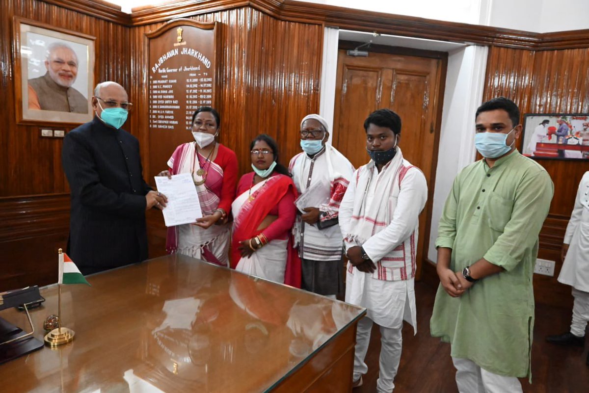 abhayminz's tweet photo. Had a meaningful meet with His Excellency, Governor of Jharkhand. Land rights, indigenous Languages at all levels in education system, separate religious identity, P-Pesa, 5th Schedule issues were discussed. The dialogue gave us a HOPE on World Indigenous Day. @geetashreeoraon https://t.co/bMGA9n0A8R