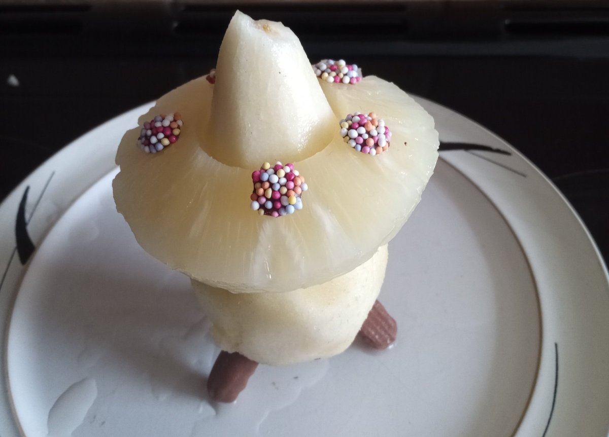 busybookbank's tweet photo. We made spaceships for pudding today. We used a pear, put some chocolate fingers in the bottom for the legs, put a pineapple ring over the top and then added some mini jazzes. They looked cool and were fun to eat.
#roaringrockets #tonymitton #antparker #kingfisherbooks https://t.co/VQCz8PSppZ