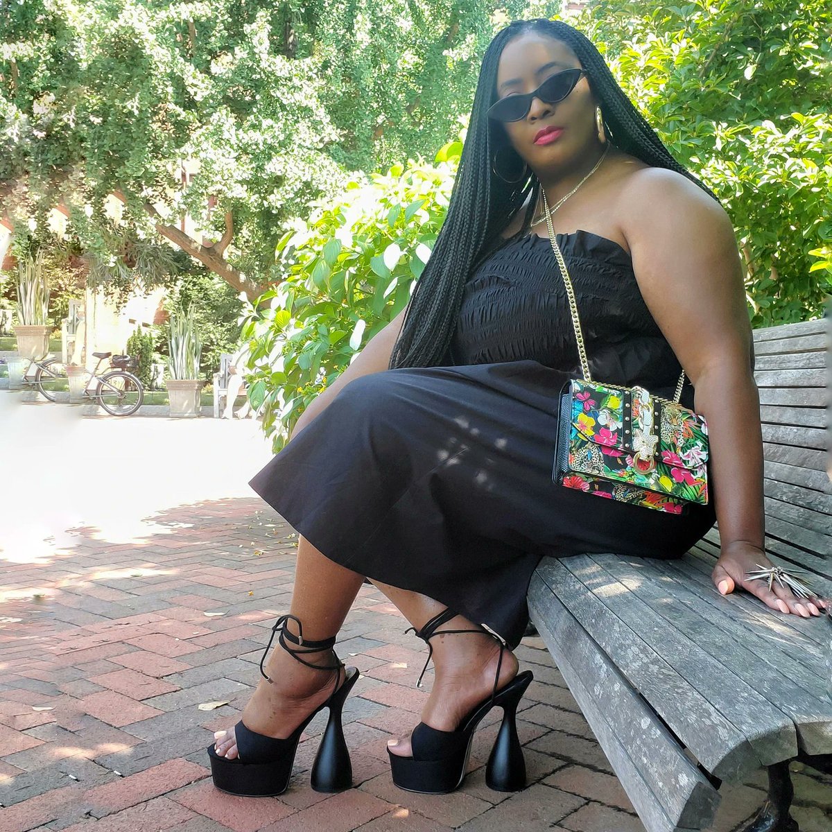 thejoycedelaney's tweet photo. An all-black lewk doesnβt have to be basic or predictable. Click the link https://t.co/oUgHyPHEko to access my new blog post. Β Have a great day on purpose.
#HMxME #aldoaccessories #EGOSQUAD #affordablefashion #wardrobestylist #fashioninfluencer #fashioninspiration https://t.co/mMz39JV9Qu