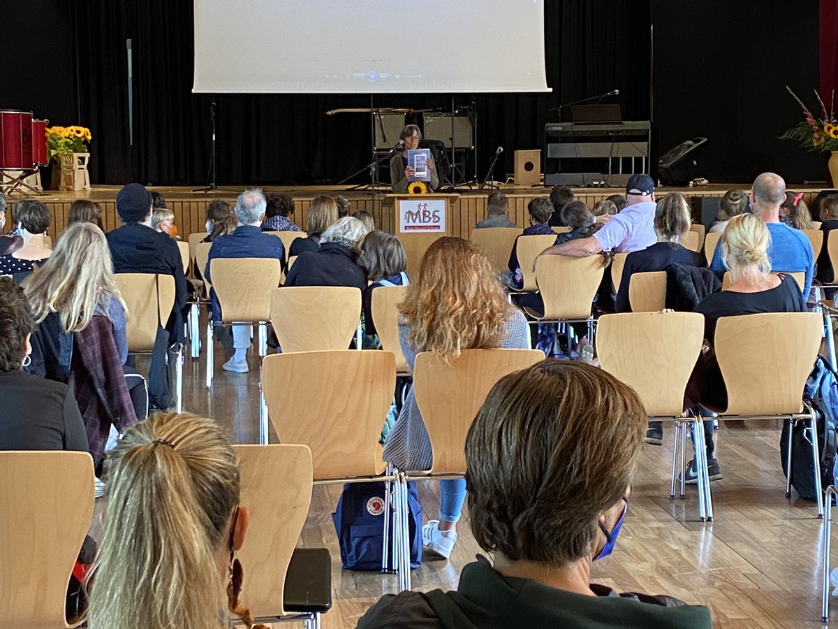 Herzlich willkommen den 138 Fünftklässler:innen!

#Einschulung #ErsterSchultag #MaxBrauerSchule