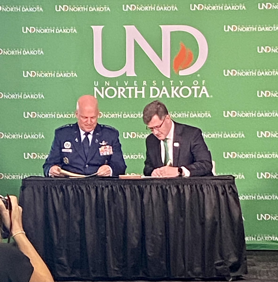 mglinder's tweet photo. U.S. Space Force and @UofNorthDakota sign an MOU. Exciting day. @UNDpresident https://t.co/UZ3v4vOuIw