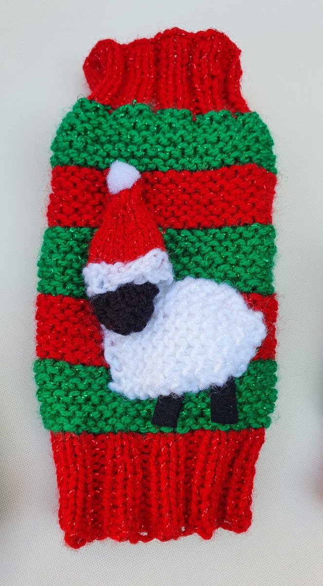 LouiseWalton78's tweet photo. Evening #YourBizHour #inbizhour #womaninbizhour As I am feeling xmasy having a cheeseboard for tea 🧀 I feel like it's the perfect time to show my hand knitted 3D xmass sheep wristwarmers 🐏🌲🐑🌲 #XmasInAugust
https://t.co/YB9EEW2fkE https://t.co/DnbDNIkMaR