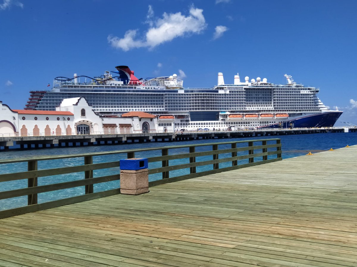 Por primera vez y con más de 5,600 personas a bordo, arriba el  #MardiGras 🛳 de <a href="/CarnivalCruise/">Carnival Cruise Line</a> a la isla más hermosa de México, #Cozumel 
#IslaCozumelTeEspera
#SafeTravels