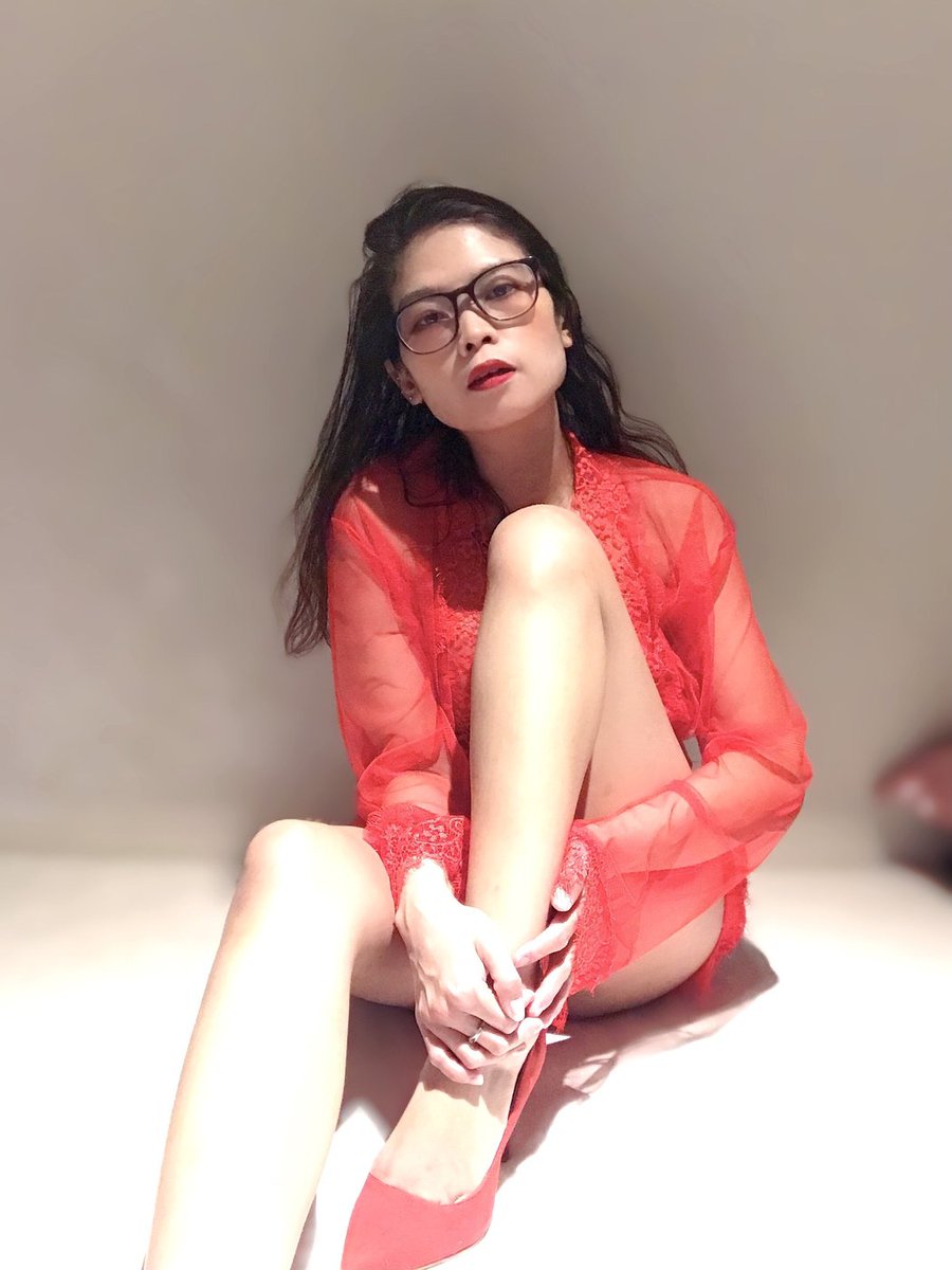 smild86's tweet photo. New red heels and lingerie
#Redheels
#Sexylingerie
#AsianGirlOfTheDay
#redlingerie
#ClickAsnap_
#bentbox_co https://t.co/GVQDIvfUre