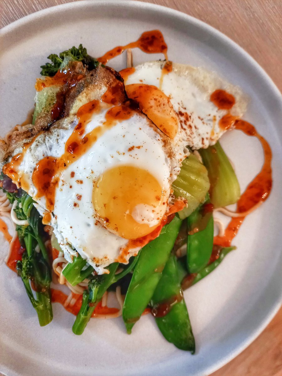 JimHarrison90's tweet photo. Hungover Noodles from @jamieoliver Save with Jamie. Completely forgot I had this book until I moved. What a cracker!!

#cooking #hungovernoodles #noodles #savewithjamie #vegetarian #veg #veggie #eggs #egg #soysauce #goodfood #food #foodie #foodlover #jamieoliver #chef #fresh https://t.co/NBLXt8EeC5