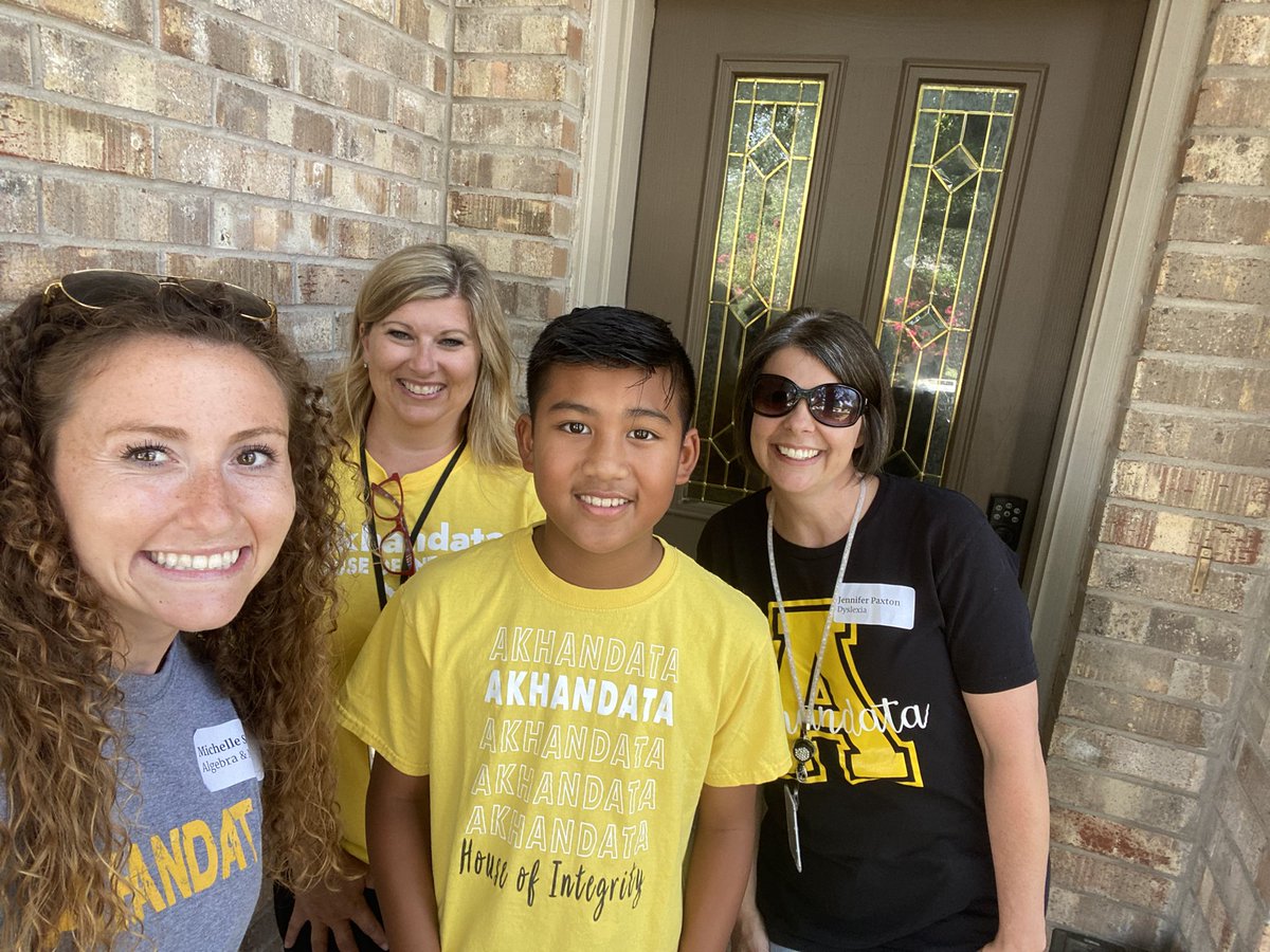 MathwithMeech's tweet photo. So excited for Hillwood Middle School home visits!! @NBCDFW @dfwticket 
#HMSHomeVisits2021 https://t.co/dlnsvPEmI7