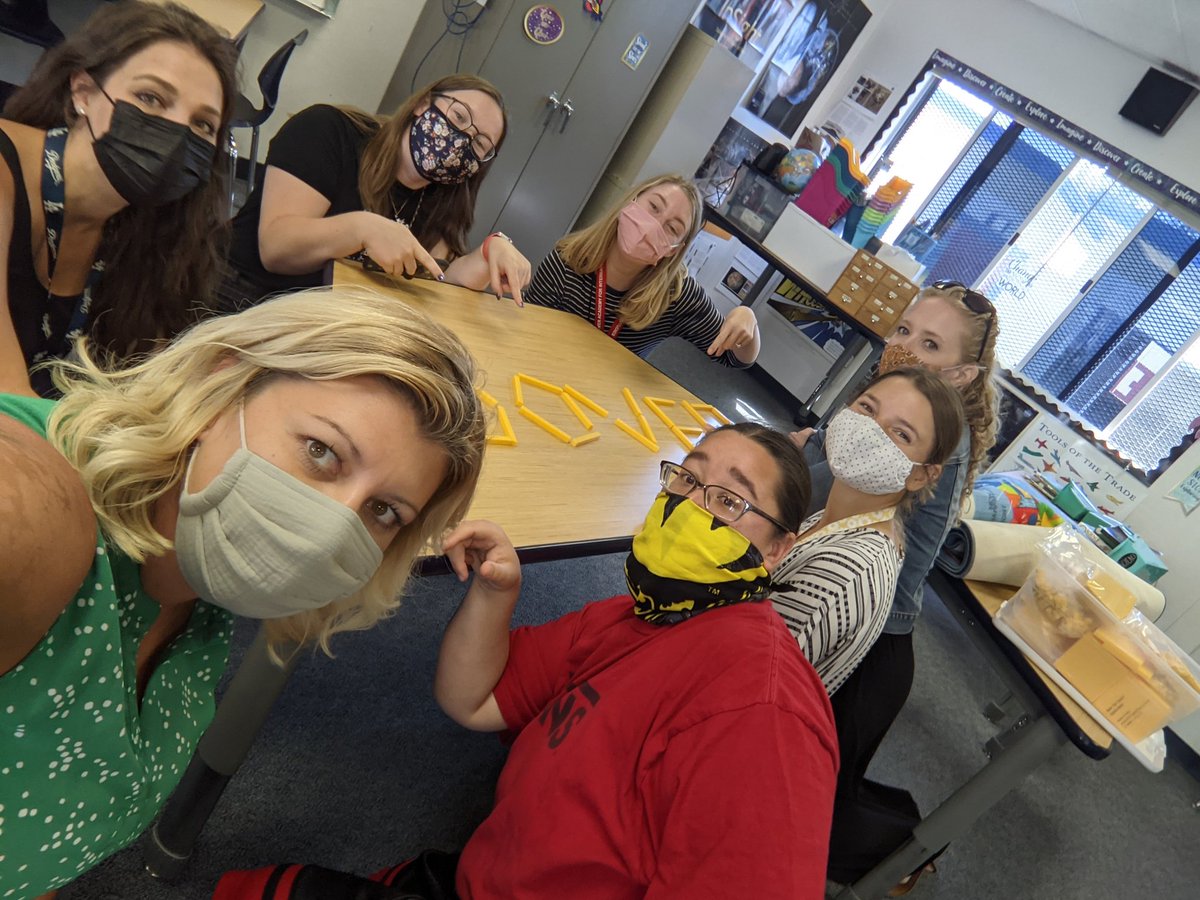 MrsMoore1515's tweet photo. #bulldogpride
@Dover_Academy https://t.co/3QExaHsYvC