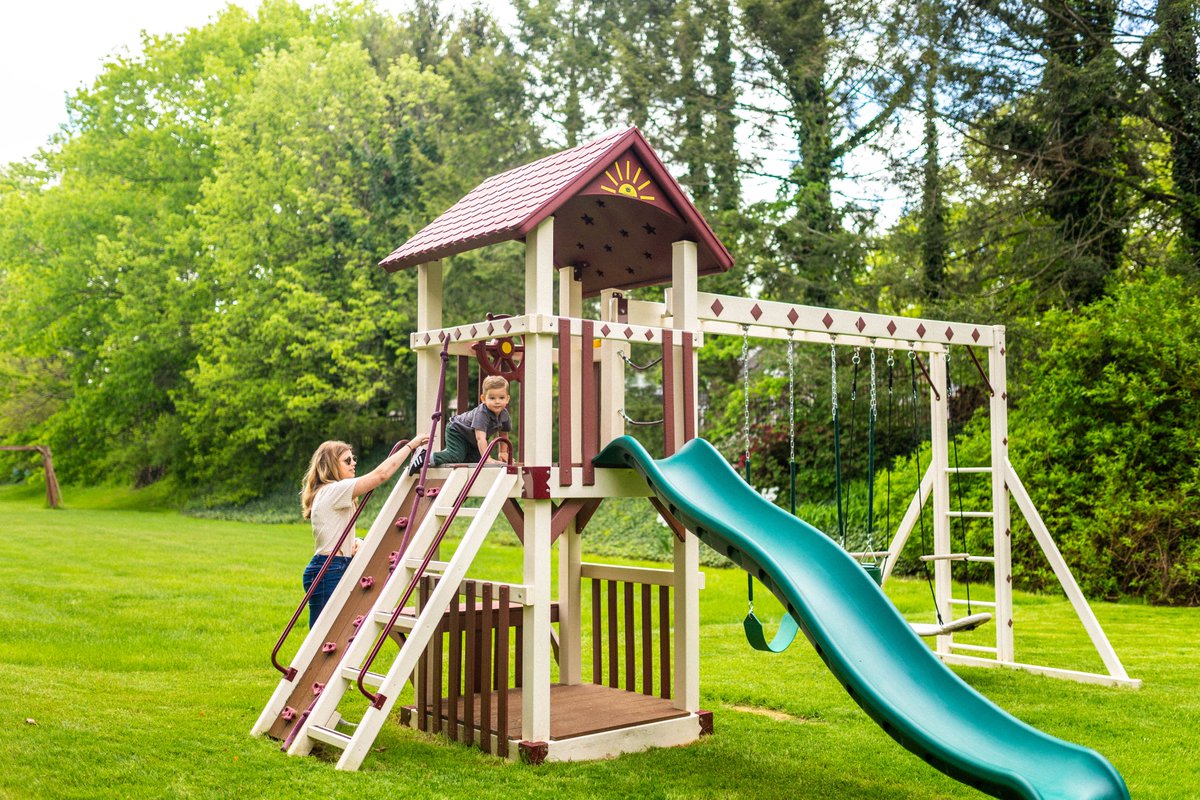 👨‍👩‍👧‍👦 Family playtime is crucial for childhood development. It helps develop all kinds of skills like coordination, creativity, emotion regulation, leadership skills, and much more.

And having that playtime as a family, you develop strong bonds between you and your children 🙌