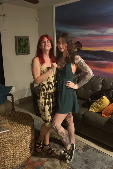 I had so much fun hanging out with @thewickedwren last night!  We plan to make content together soon<a class="tags" href="/tag/thewickedwren">@thewickedwren</a>