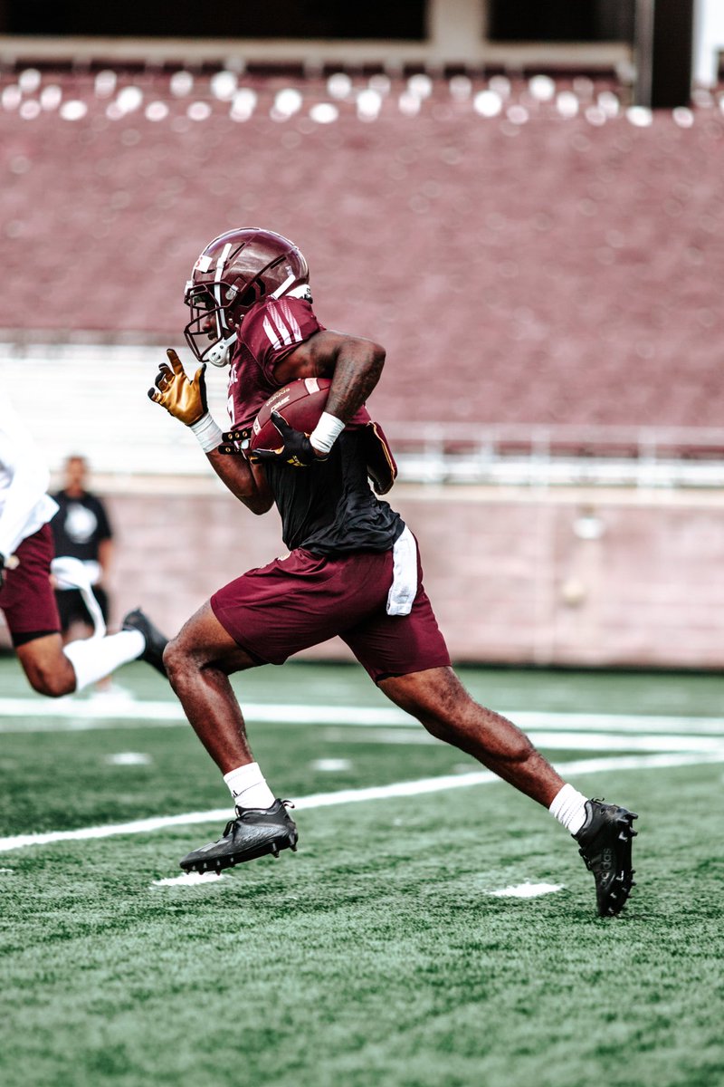 TXSTATEFOOTBALL's tweet image. “Can’t stop right now,
Gotta keep it goin” 🎶

- Stunnaman (@almighty_toe)

#TEAM  #EatEmUp