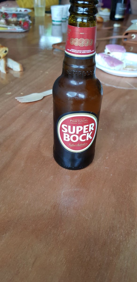 hussonf1's tweet photo. @psgcommunity_ Punaise un Super bock sur une table wouhaw...attention il faut le dire au monde entier🤣🤣🤣 https://t.co/wZ0EsFmOqg