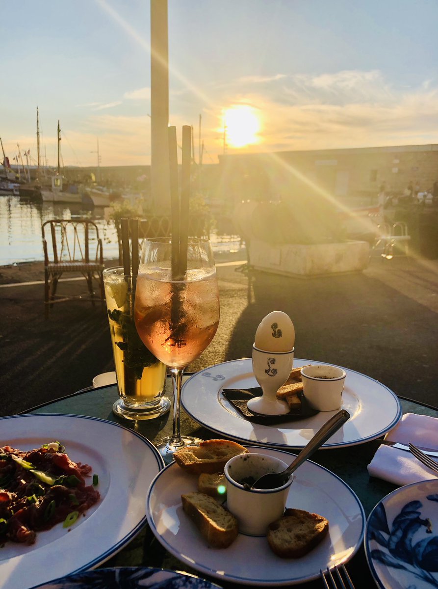 fadouce's tweet photo. #AperoTime pour tous!!

🍷🍻🍹Rendez-vous au port ? 

😊Stéphane @Stephane_Munier , Laurent @L_E_Ba , @Alain_Thebault #Bubblefly .. 🚤 https://t.co/kEu0s31auL