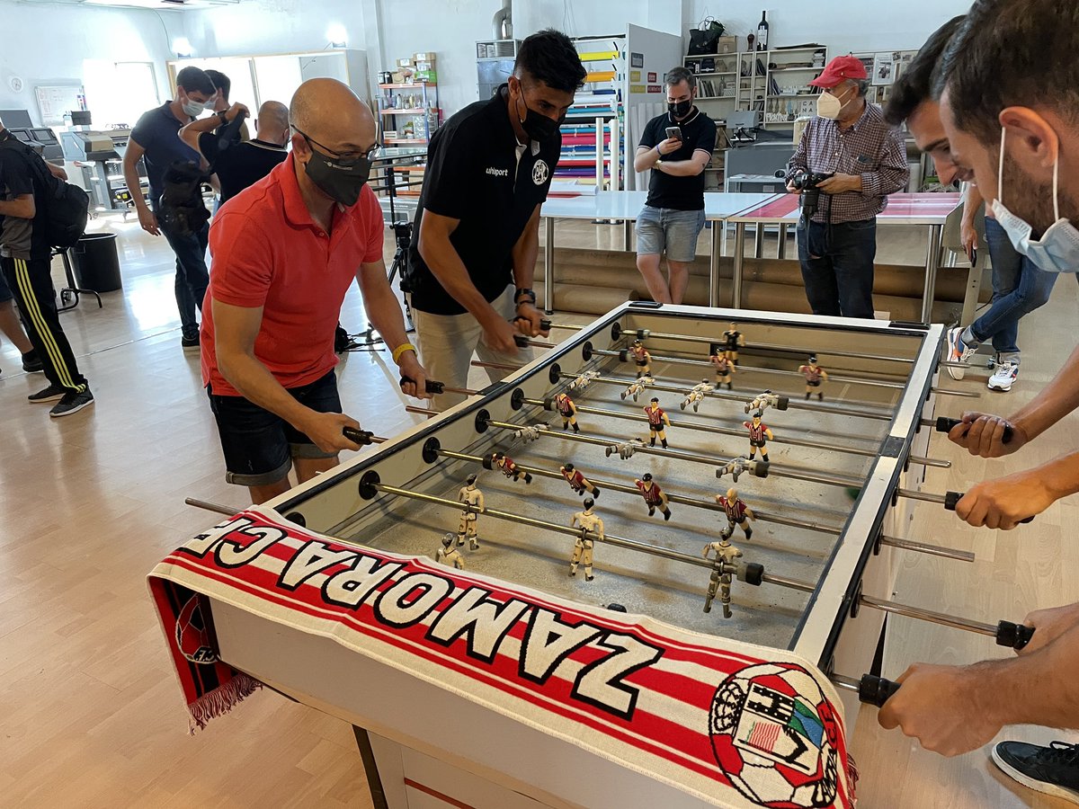 PRESENTACIÓN📸|

Baqué (@baque_97), Losada( <a href="/mariolosada97/">LOSADA</a>) y Xisco (<a href="/xiscoc5/">Xisco Campos</a>) han sido presentados oficialmente como jugadores del ZCF✌🏻

Gracias a nuestros amigos de #TemasCreativos por acogernos en su casa y seguir ayudándonos una temporada más ❤️

zamoracf.es/inigo-baque-ma…