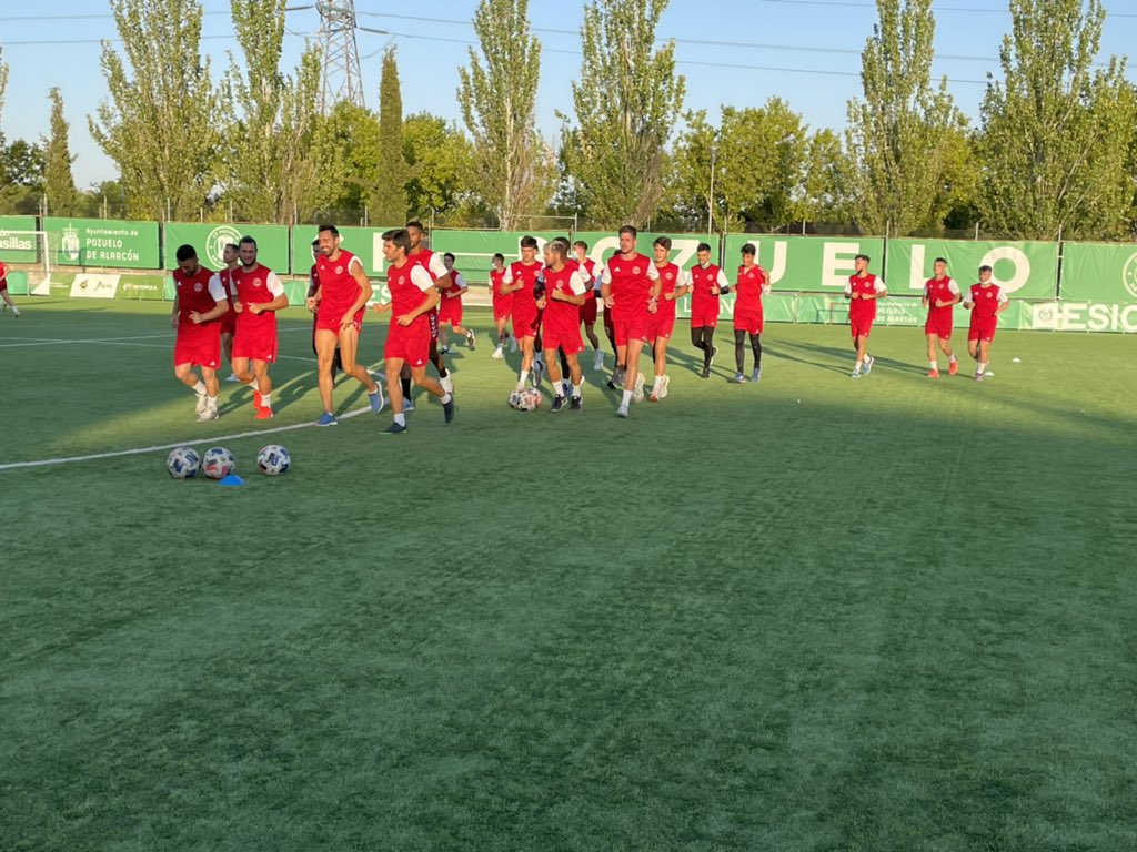 Cfpozuelo's tweet photo. Empezamos una nueva semana de entrenamientos 🏋🏻‍♂️ 

🟢⚪️ #FamiliaVerde https://t.co/mIdifKA2yT